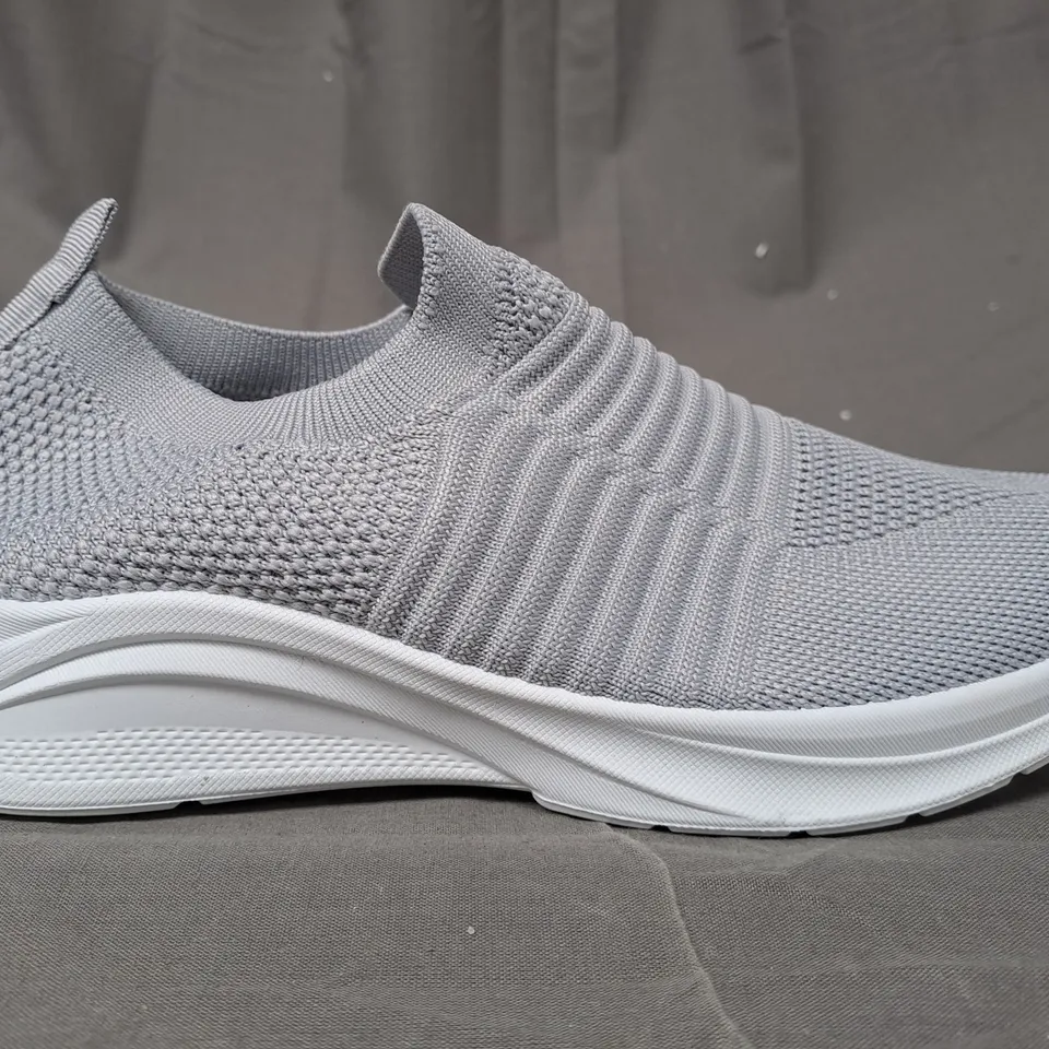 BOXED PAIR OF DESIGNER SLIP-ON TRAINERS IN GREY EU SIZE 39