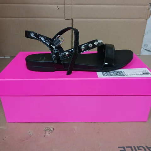 DANNII MINOGUE SUMMER LOVE SANDALS BLACK SIZE 4