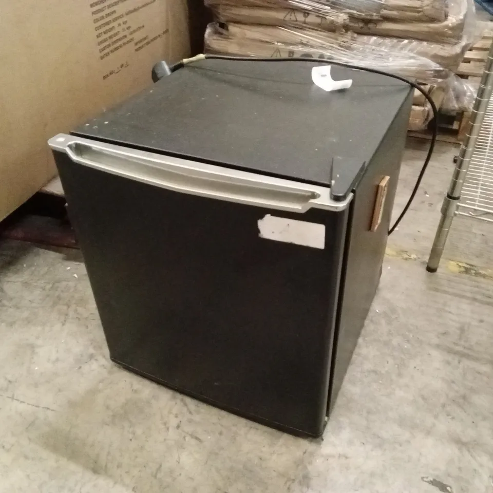 COUNTERTOP 35L FREEZER, BLACK - MODEL; 2000007