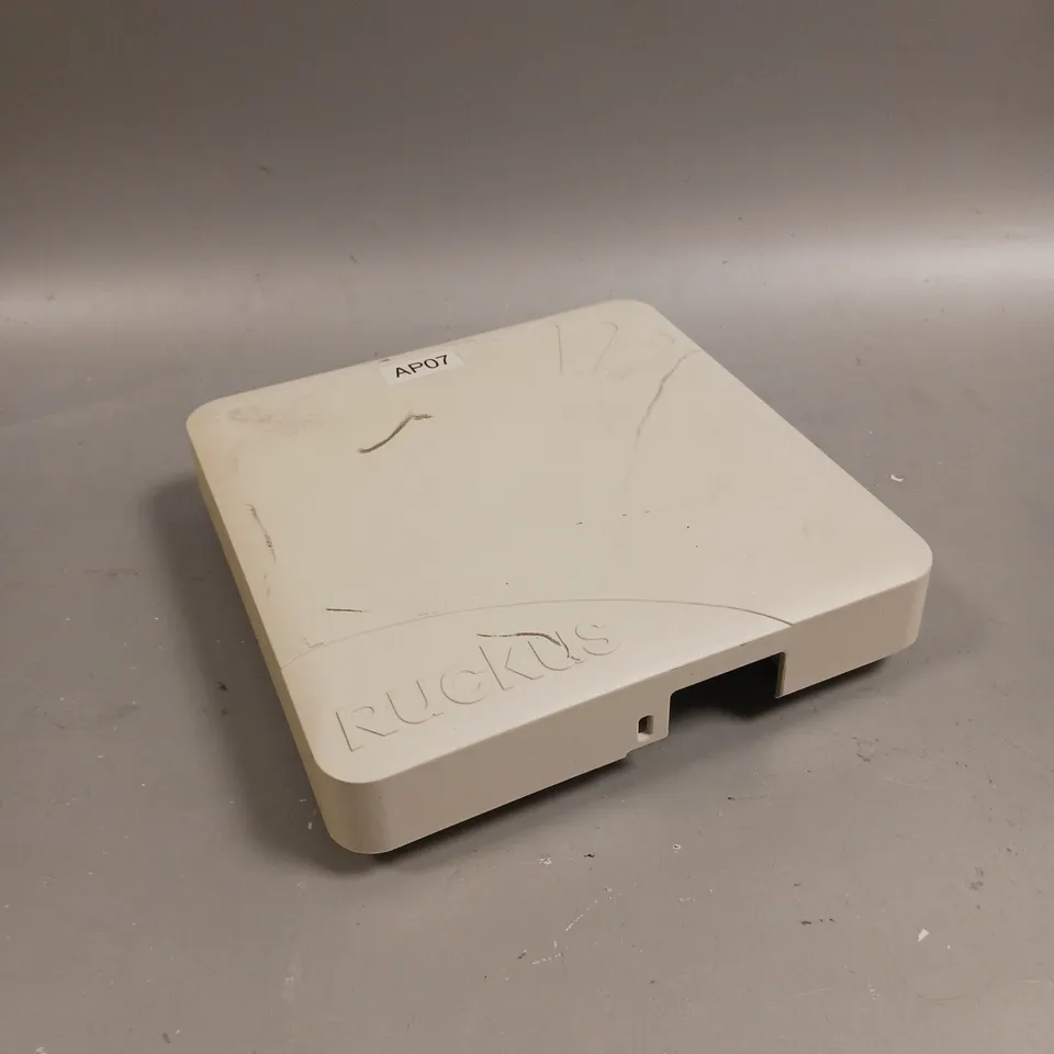 RUCKUS ZONEFLEX 7372 ACCESS POINT 