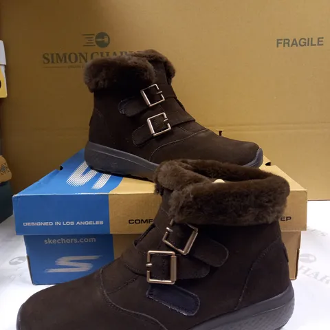 SKETCHERS ON THE GO WINTER FLING BOOT SIZE 8