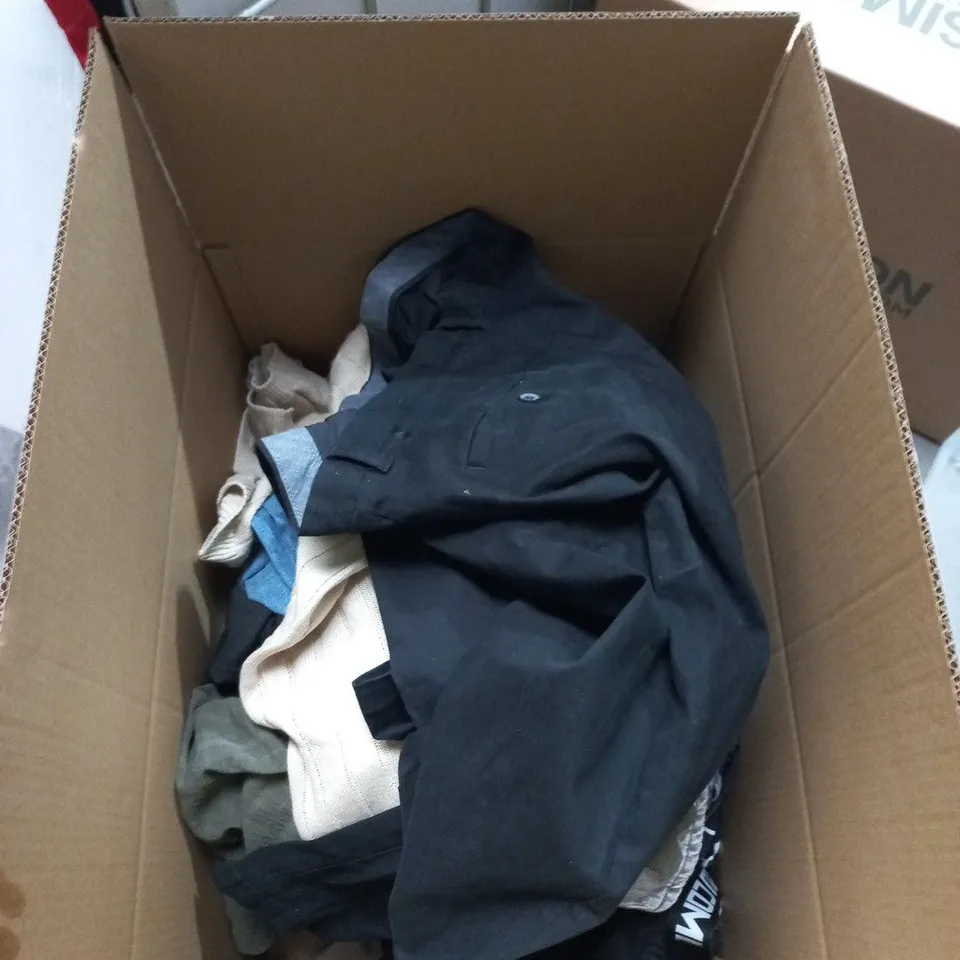 BOX OF APPROXIMATELY 30 ASSORTED CLOTHING ITEMS IN VARIOUS COLOURS, SIZES AND STYLES