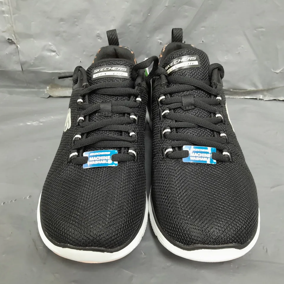 SKECHERS FLEX-LITE TRAINERS IN BLACK - SIZE UK 5.5