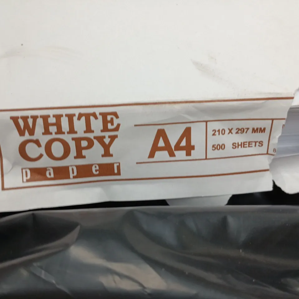 LOT OF 8 500-SHEET PACKS OF WHITE A4 COPIER PAPER