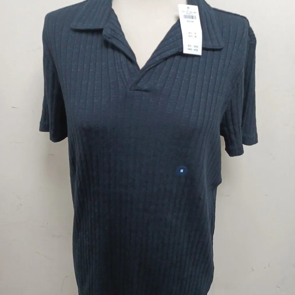 HOLLISTER BLACK SHORT SLEEVE SHIRT - M