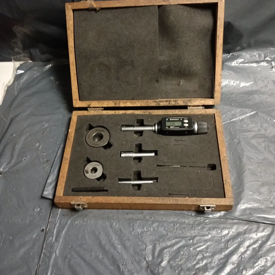 BOWERS XTREME DIGITAL TORQUE GAUGE IN WOODEN CASE