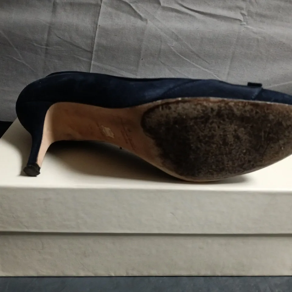 BOXED PAIR OF LK BENNETT NAVY SUEDE SHOES - SIZE 40