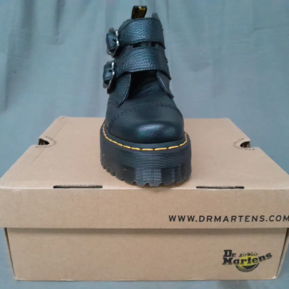 BOXED PAIR OF DR MARTENS DEVON FLWR ANKLE BOOTS IN BLACK UK SIZE 5