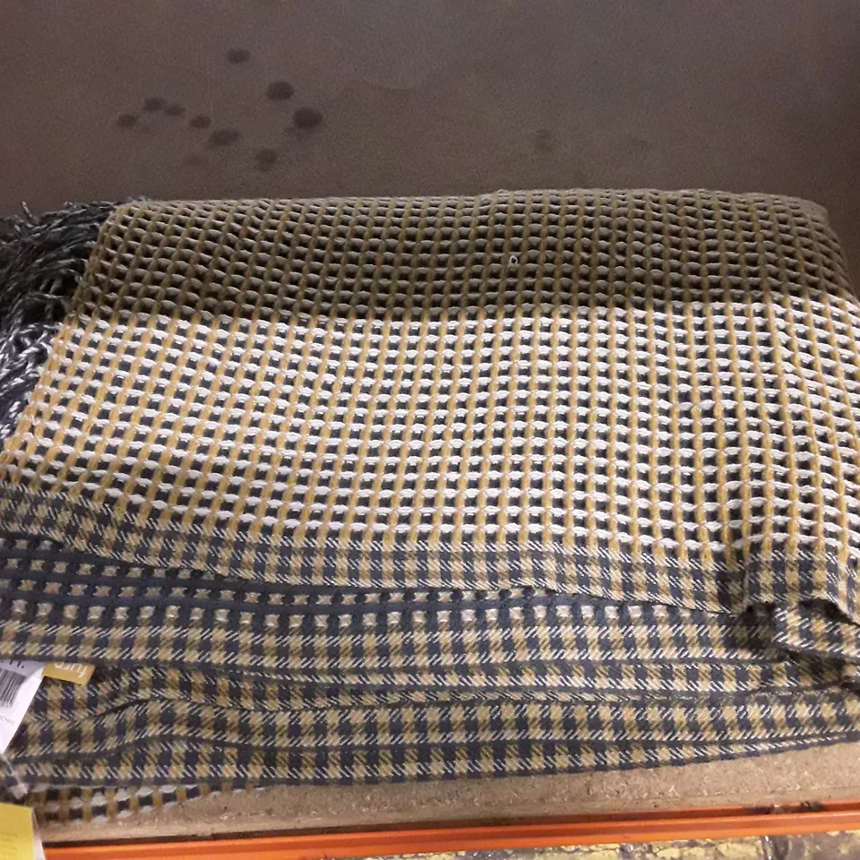 SOLID COLOUR BLANKET 