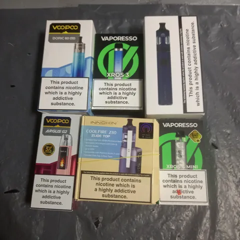 APPROXIMATELY 20 VAPES & E-CIGARETTES TO INCLUDE - INNOKIN COOL FIRE Z60 - VAPORESSO XROS 3 - VOOPOO DORIC 60 PRO - ETC