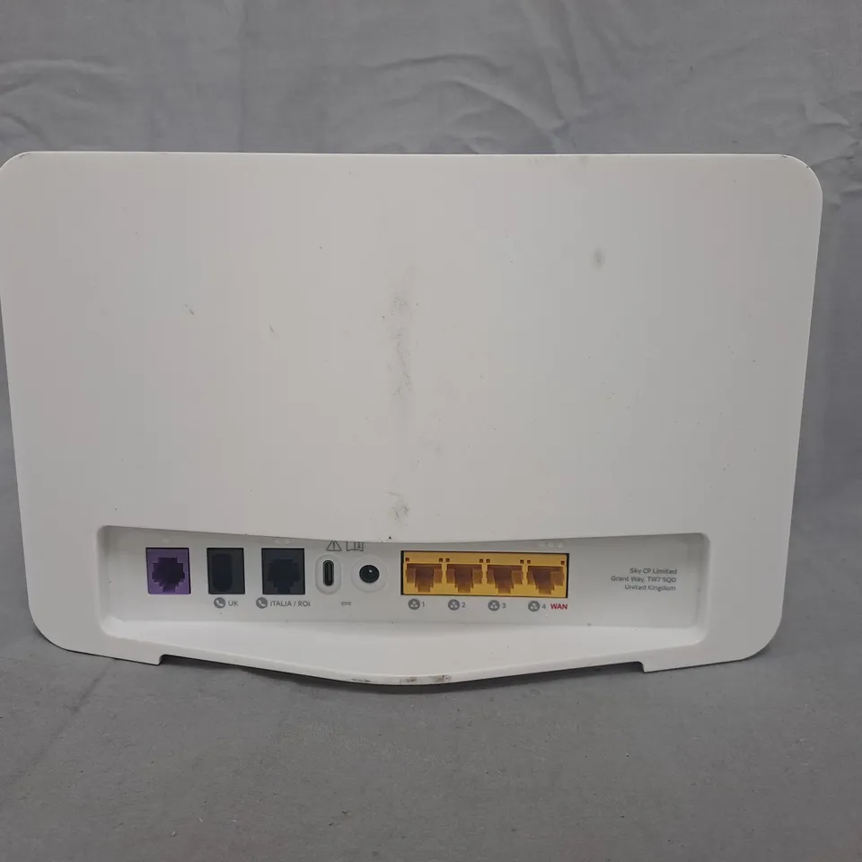 SKY SR213-02-UK-WHT ROUTER