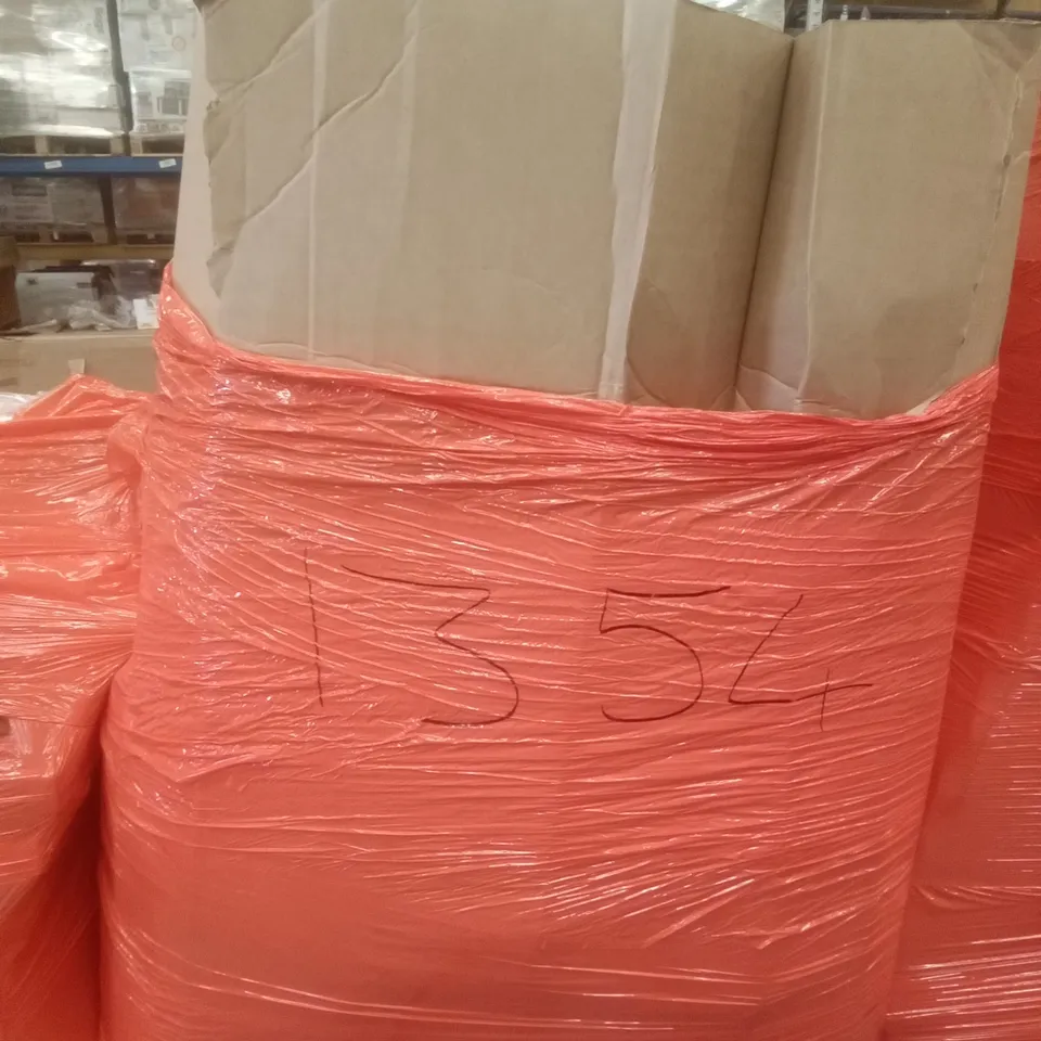 PALLET OF ASSORTED ITEMS INCLUDING TOILET SEAT, CORKBOARD WORLD MAP, PEPE BATHTUB GRAB RAIL, WINDOW BLINDS, GARDEN UMBRELLA 