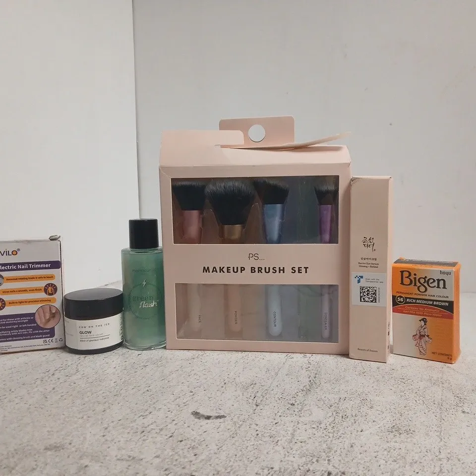 APPROXIMATELY 15 ASSORTED HEALTH & BEAUTY PRODUCTS TO INCLUDE PS MAKEUP BRUSH, AVILO ELECTRIC NAIL TRIMMER, BEAUTY OF JOSEON REVIVE EYE SERUM, ETC - COLLECTION ONLY