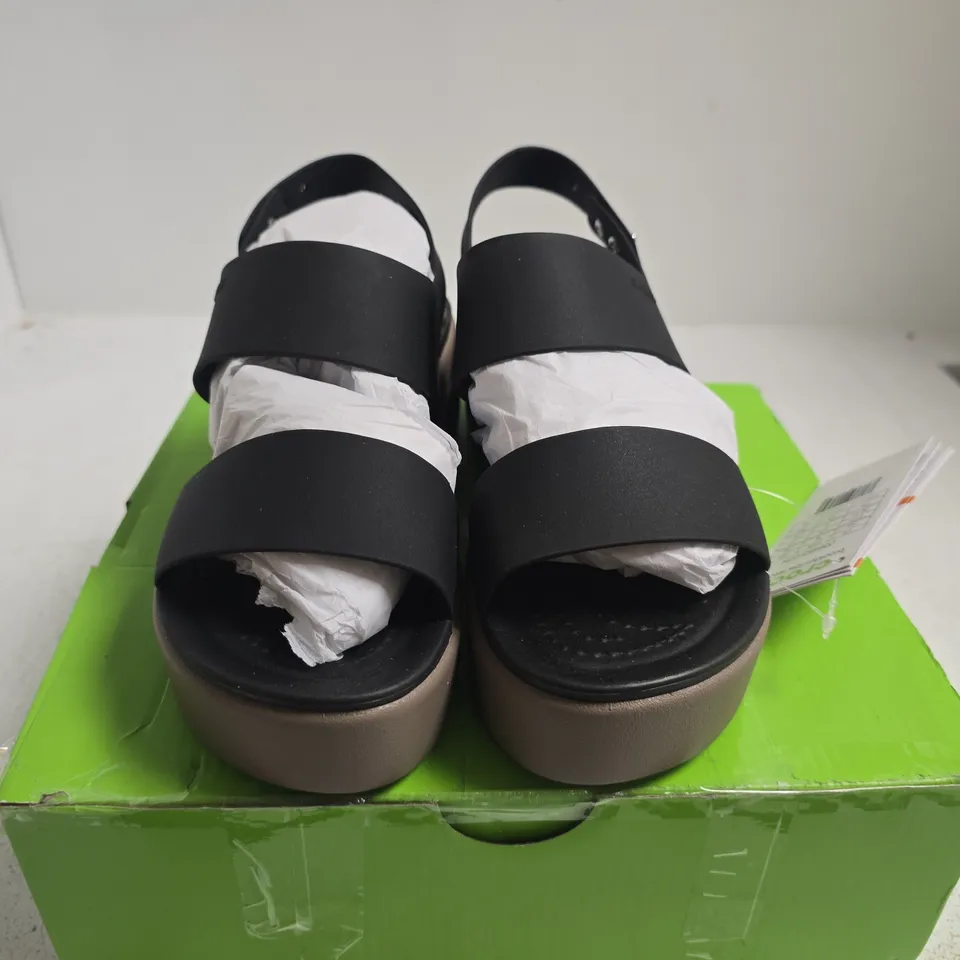 BOXED PAIR OF CROCS BROOKLYN LOW WEDGE SANDALS – WOMEN’S, BLACK/MUSHROOM, UK 4