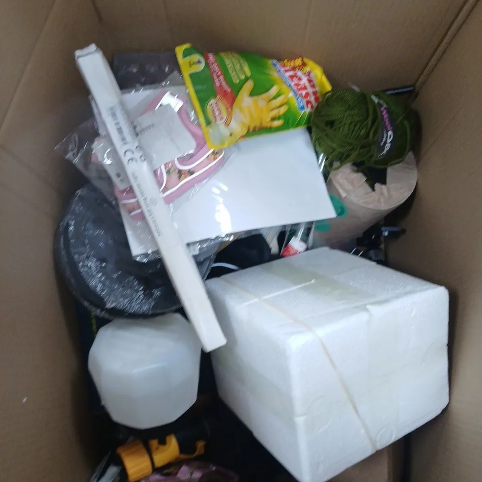 APPROXIMATELY 15 ASSORTED HOUSEHOLD PRODUCTS TO INCLUDE ELBOW GREASE , WOOL ETC..