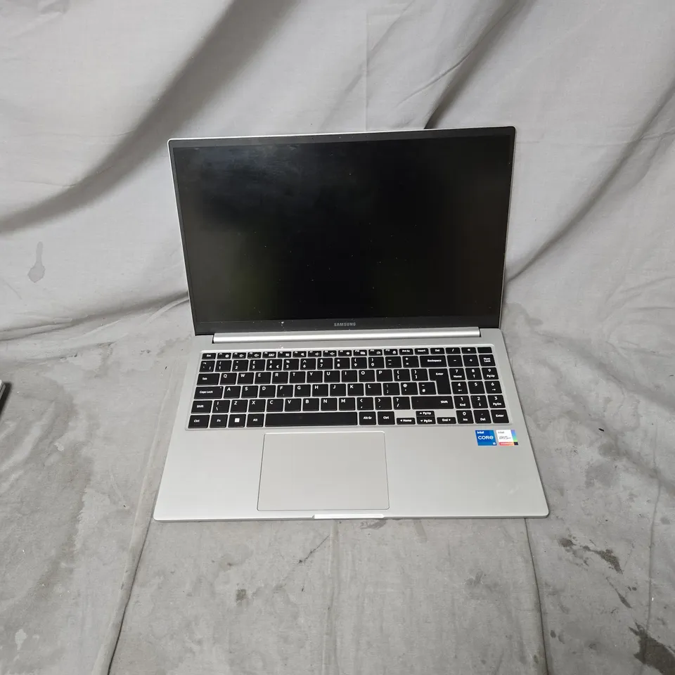 SAMSUNG LAPTOP – SILVER, INTEL CORE I5, WINDOWS