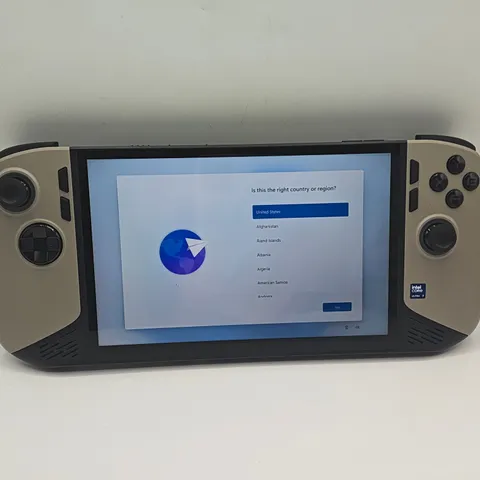 UNBOXED ROG CLAW 8 INTEL CORE I-7 HANDHELD GAMING MACHINE IN CARRY CASE