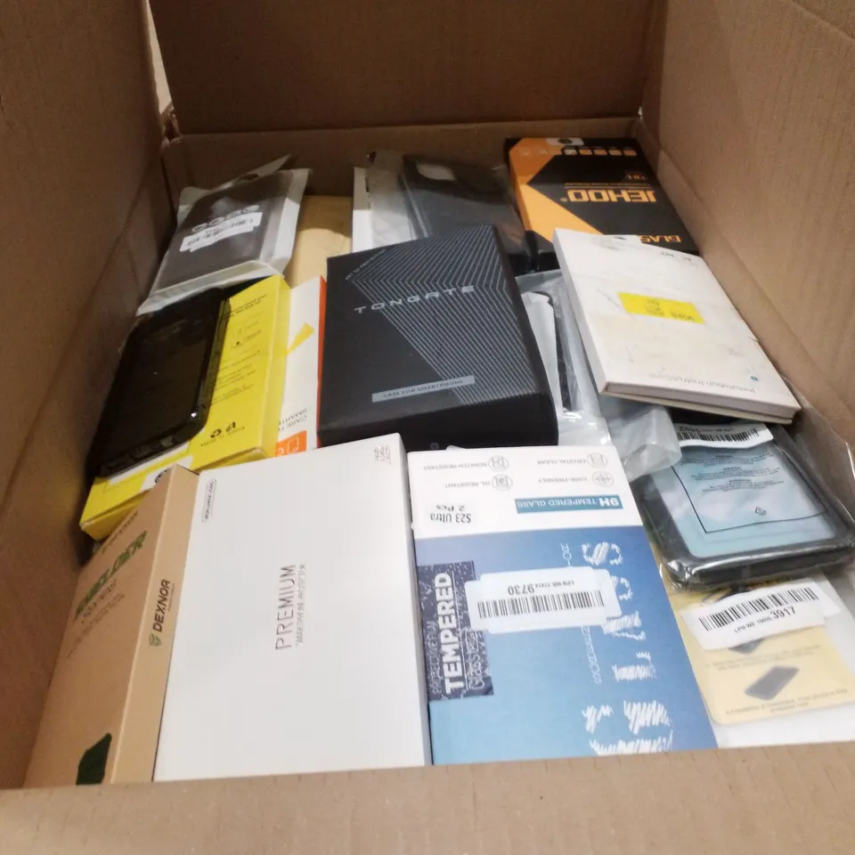 PALLET OF 20 BOXES CONTAINING ASSORTED PHONE CASES