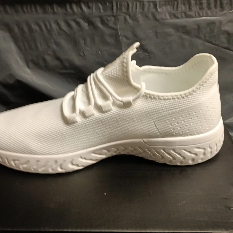 PAIR OF FCUK V5 LGT TRAINERS IN WHITE - UK 11