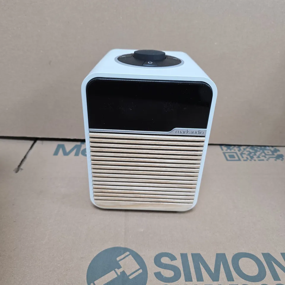 RUARK AUDIO R1 DELUXE BLUETOOTH RADIO – CREAM/WHITE