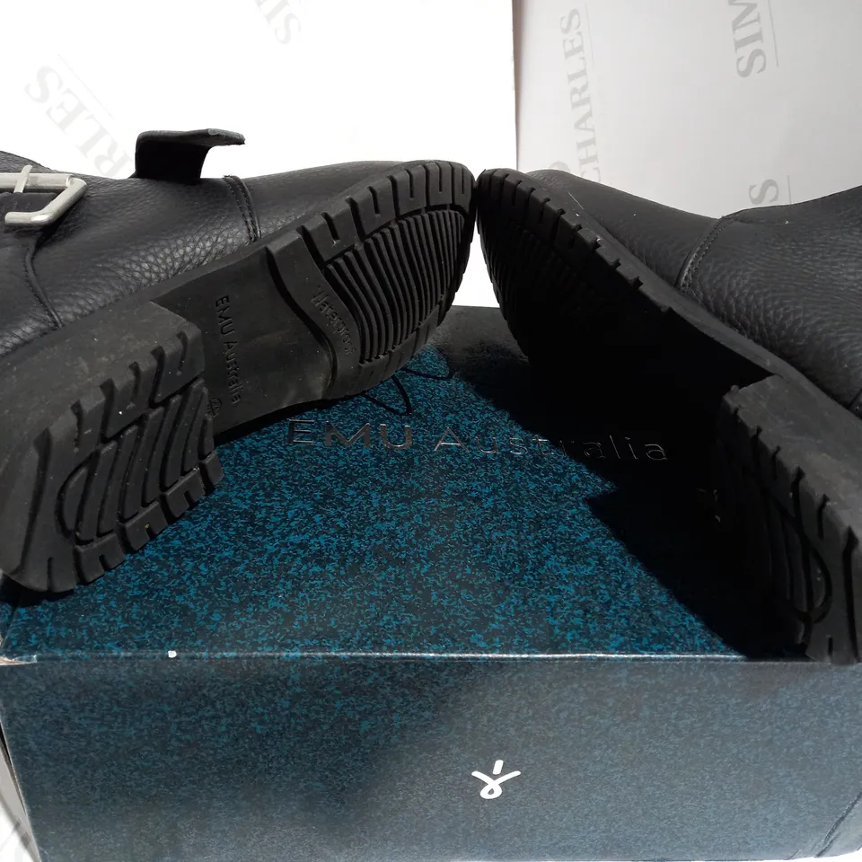 BOXED PAIR OF EMU BLACK LINED ANKLE BOOTS  - SIZE 4