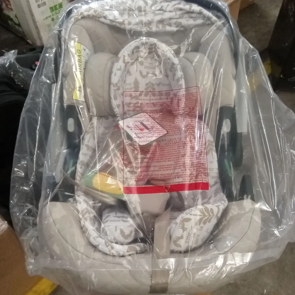 BOXED COSATTO CAR SEAT