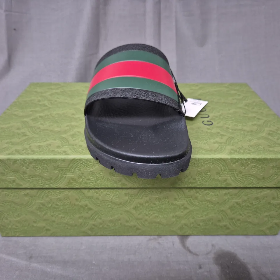 BOXED PAIR OF GUCCI SLIDERS IN BLACK/GREEN/RED SIZE UNSPECIFIED