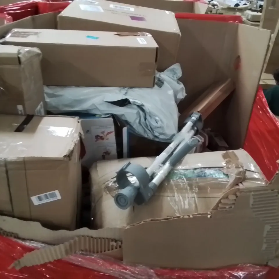 PALLET OF ASSORTED HOUSEHOLD GOODS AND PRODUCTS TO INCLUDE;DESK CHAIR,PLAY TENT,SOLAR STAKE LIGHT