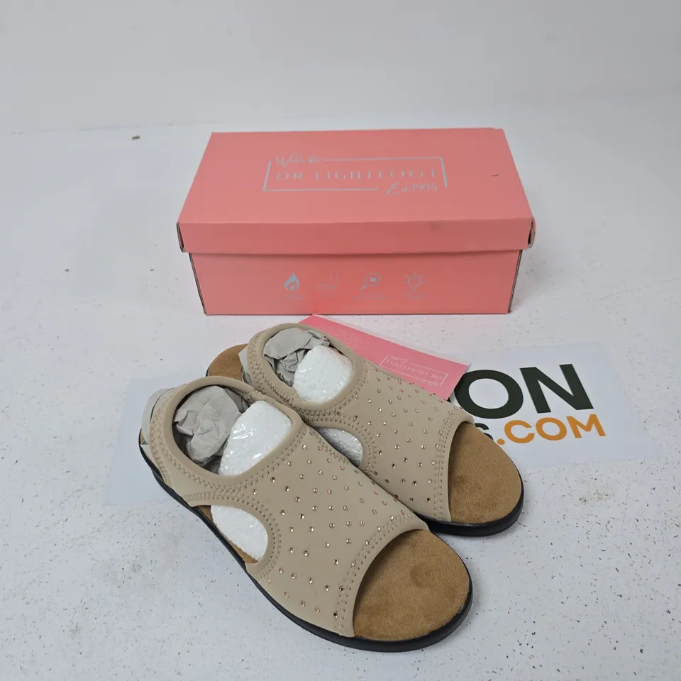 DR LIGHTFOOT WIDE FIT SANDALS – TAUPE, UK 4