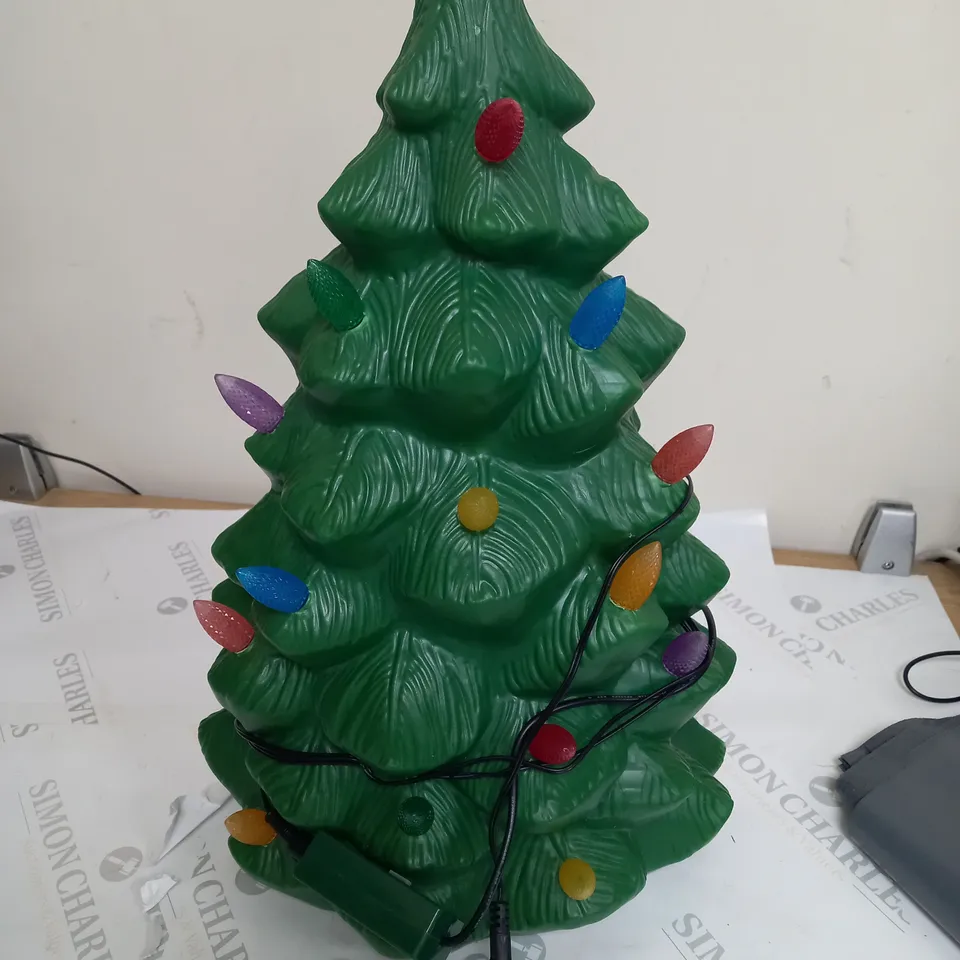 MR CHRISTMAS INDOOR OUTDOOR MOLDED CHRISTMAS TREE