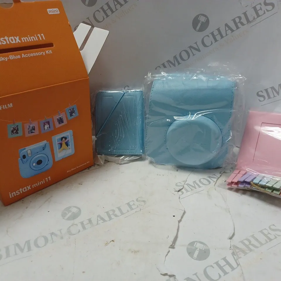 FUJIFILM INSTAX MINI11 SKY BLUE ACCESSORY KIT