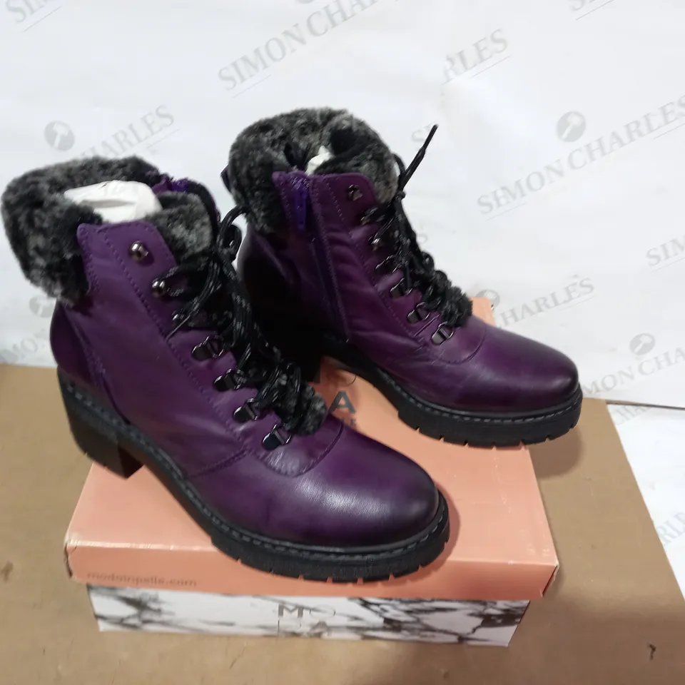 BOXED PAIR OF MODA IN PELLE - SIZE 40