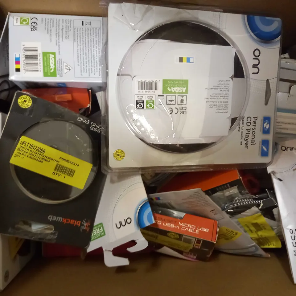 BOX OF APPROXIMATELY 20 ASSORTED ELECTRICAL ITEMS TO INCLUDE MIXX STREAMBUDS MINI WIRELESS EARBUDS, BLACKWEB POWERBANK, MIXX ULTRA FIT WIRELESS HEADPHONES, ETC