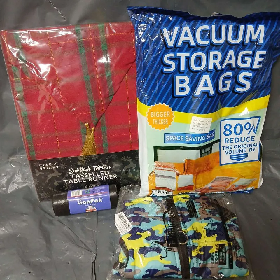 APROXIMATELY 20 ASSORTED HOUSEHOLD ITEMS TO INCLUDE VACUUM STORAGE BAGS, TASSELLED TABLE RUNNER, BIN BAGS, ETC