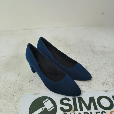 JD WILLIAMS BLUE SUEDE-LOOK HEELS , UK 7 EX WIDE (EU 41, US 9) β MID-HEEL