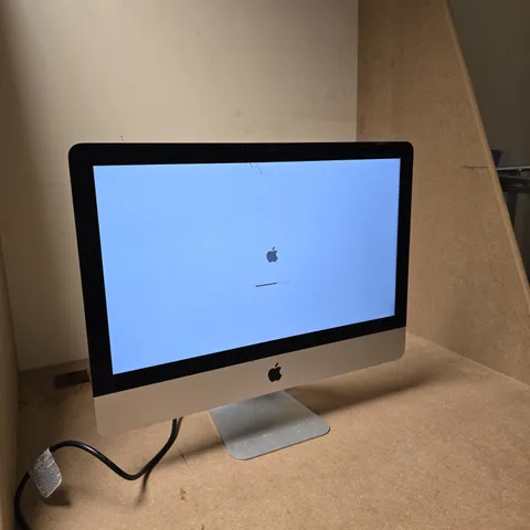 APPLE IMAC ALL IN ONE DESKTOP PC  - POWERS ON - DAMAGED SCREEN 