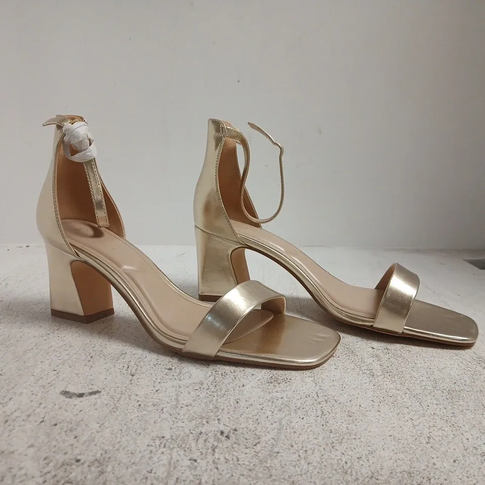 BOXED PAIR OF SEQWL OPEN TOE BLOCK HEEL SANDALS IN METALLIC GOLD SIZE 8
