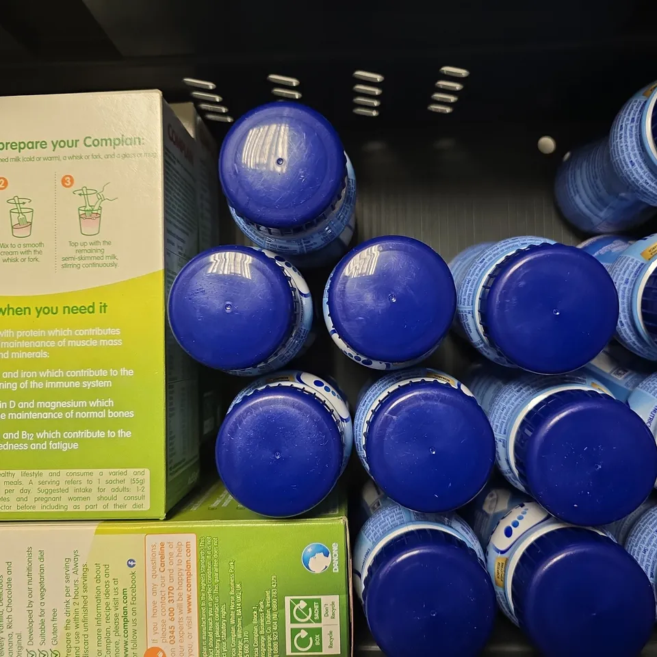 APPROXIMATELY 12 ASSORTED DRINKS ITEMS TO INCLUDE - APTAMIL 2 , COMPLAN SUMMER STRAWBERRY FLAVOUR DRINK ETC
