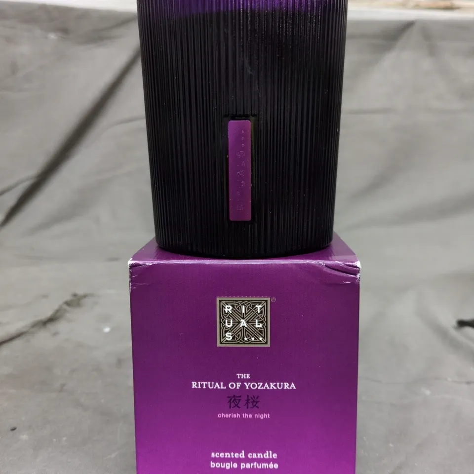 RITUALS THE RITUAL OF YOZAKURA SCENTED CANDLE - MIDNIGHT YOSHINO CHERRY, 290 G
