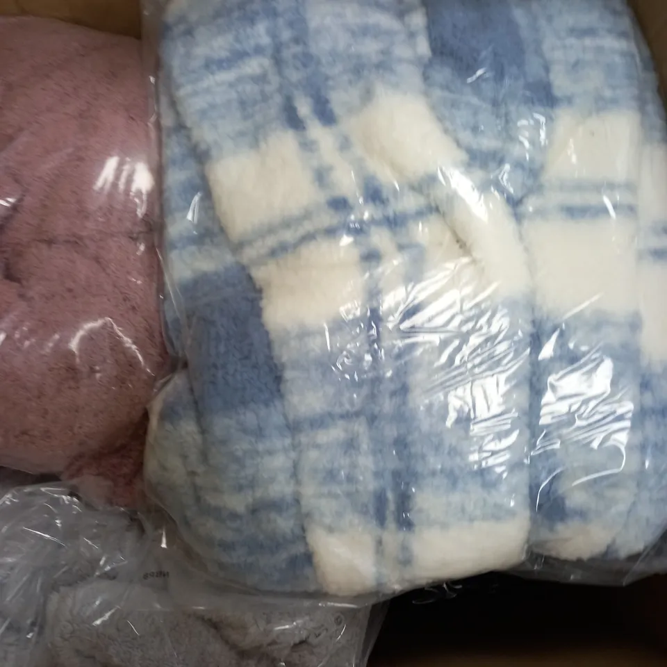 LARGE BOX OF APPROXIMATELY 10 CLOTHING ITEMS ALL IN DIFFRENT COLOURS AND SIZES 