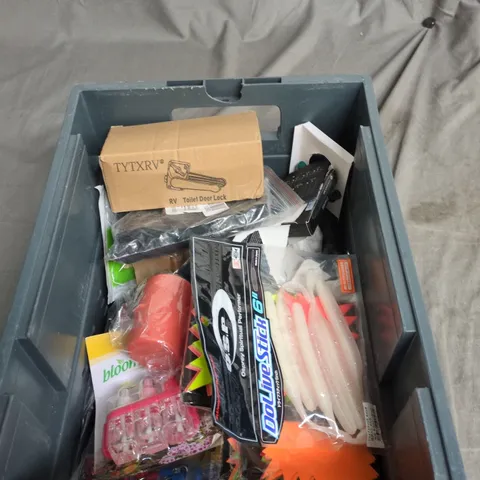 TOTE OF APPROXIMATELY 12 ASSORTED ITEMS TO INCLUDE : BLACKSMITH TONGS 