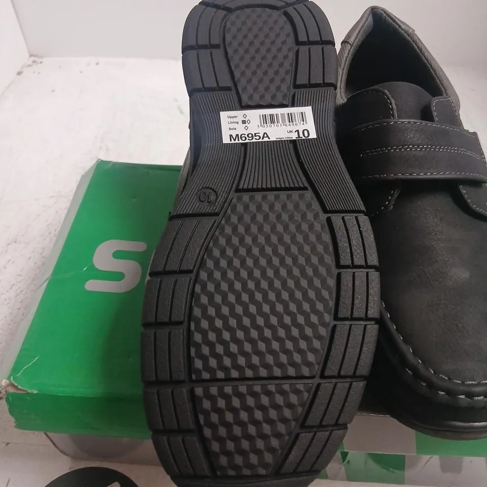 SCIMITAR TOUCH FASTENING CASUAL SHOES – UK SIZE 10 (BLACK)