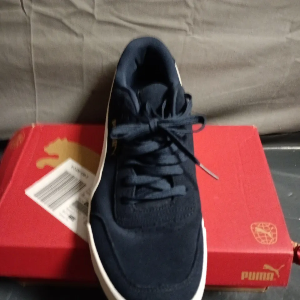 BOXED PAIR OF PUMA NAVY TRAINERS –  UK SIZE 11