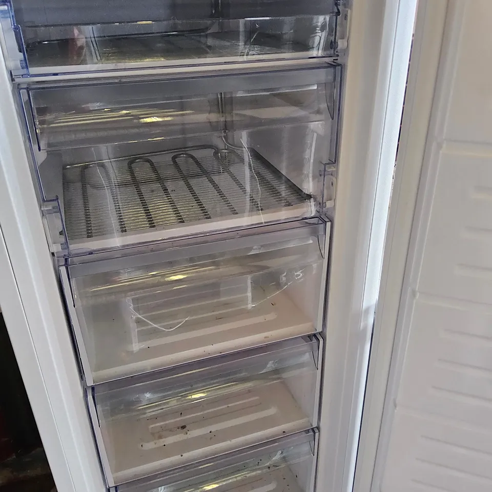 WHITE KNIGHT TALL FREESTANDING FREEZER