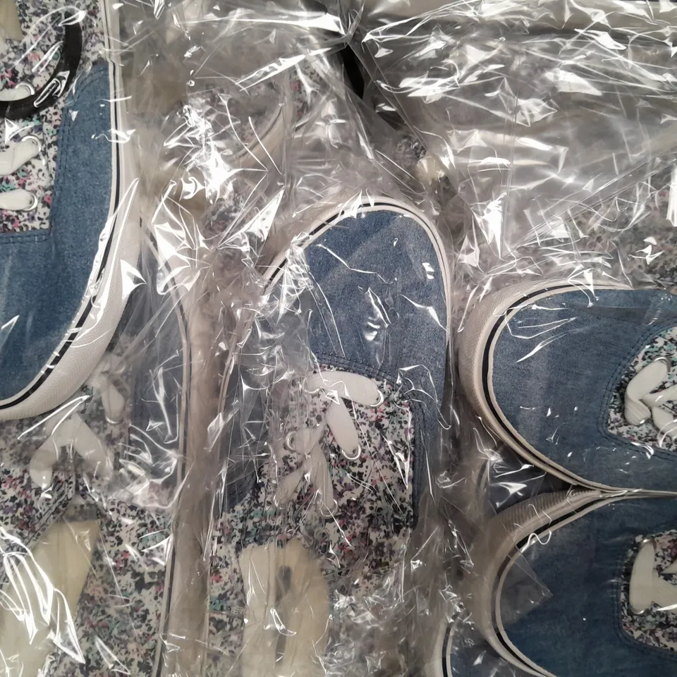 BOX OF APPROXIMATELY 20 PAIRS OF DESIGNER FLAT LACE UP SHOES IN BLUE W. FLORAL PATTERN - VARIOUS SIZES
