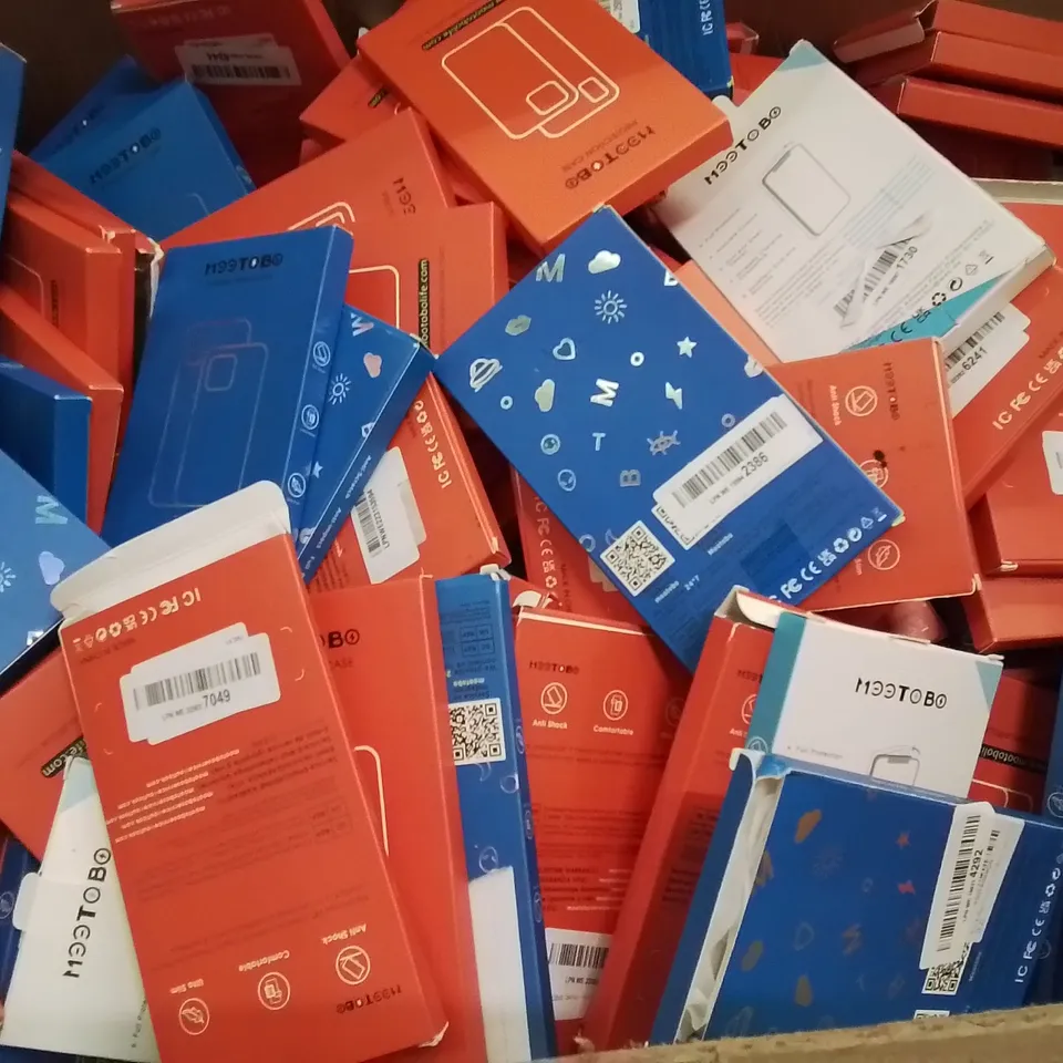 PALLET CONTAINING VERY LARGE AMOUNT OF VARIOUS PHONE CASES [MODELS AND MAKES VARY]