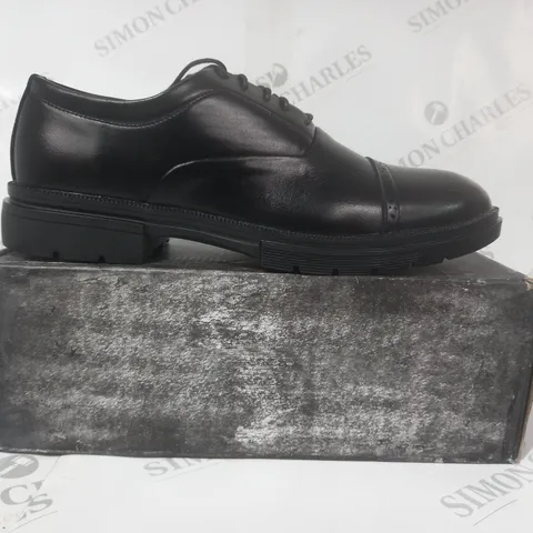 BOXED PAIR OF DESIGNER LACE-UP SHOES IN BLACK EU SIZE 46