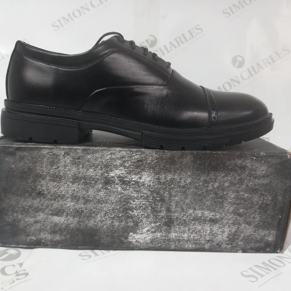 BOXED PAIR OF DESIGNER LACE-UP SHOES IN BLACK EU SIZE 46