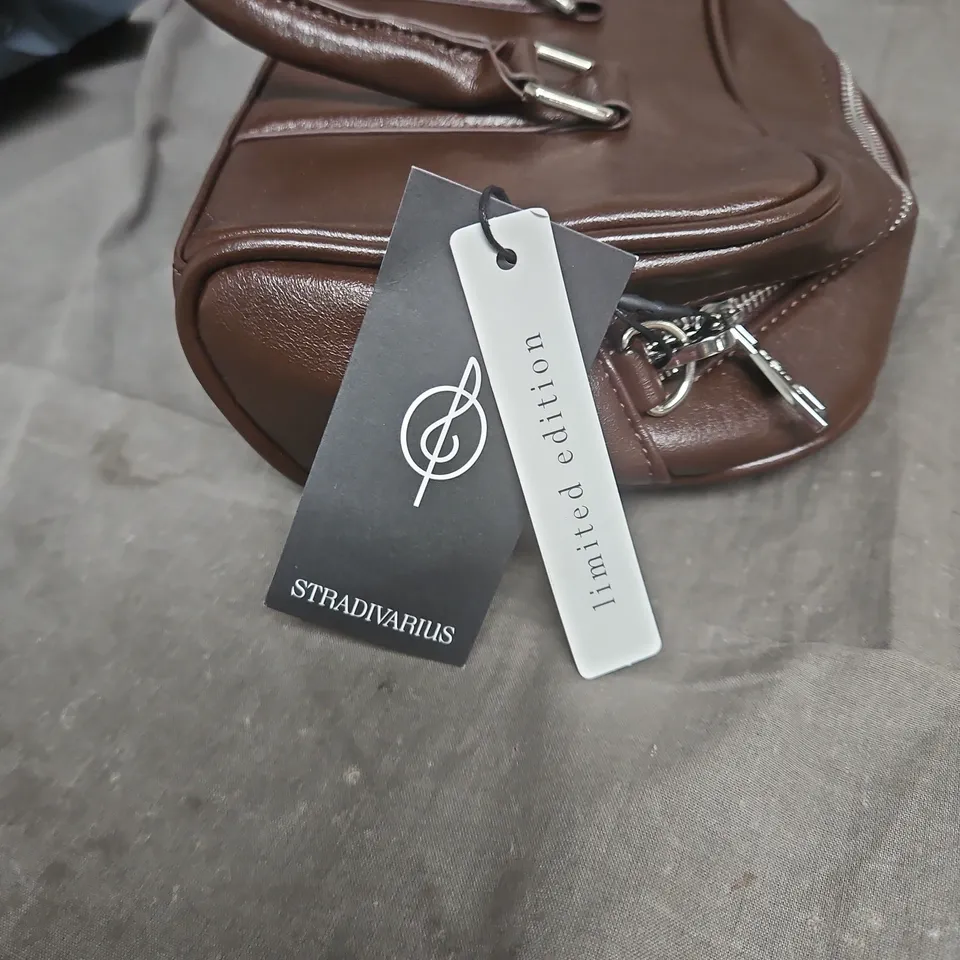 STRADIVARIUS LIMITED EDITION BROWN MEDIUM BAG WITH HANDLES. WITH TAGS