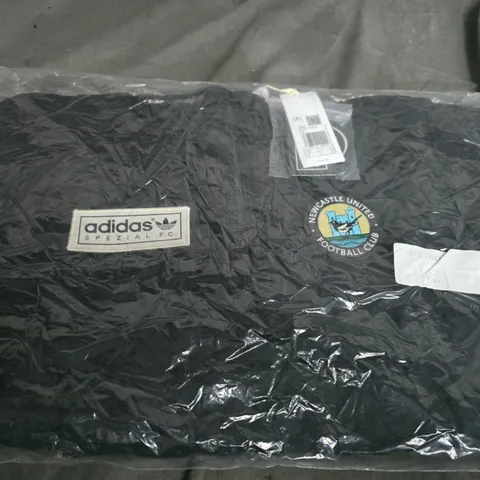 ADIDAS SPEZIAL NEWCASTLE UNITED SMOCK JACKET – BLACK, UK SIZE S